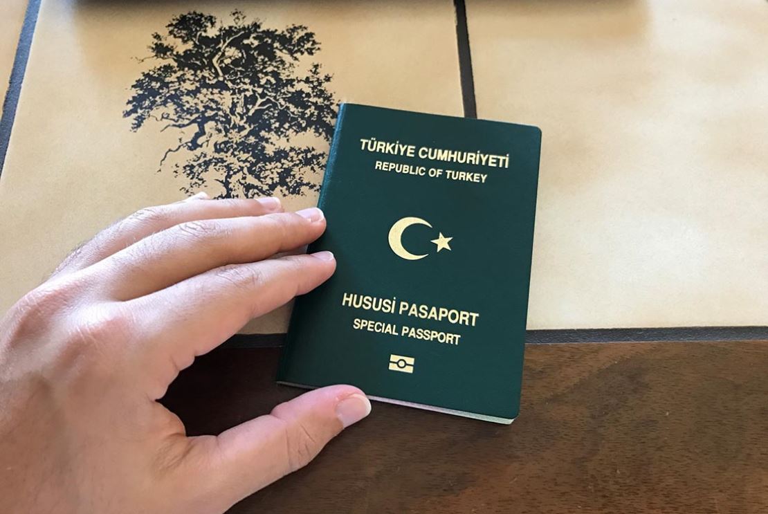 Yeşil Pasaportlu Türkler İçin İngiltere'ye Vizesiz Giriş Teklifi